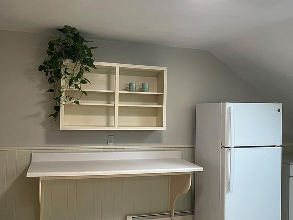 5th image of 33 Chapin Ave #5