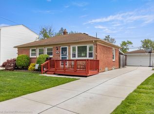29427 Red Cedar Dr, Flat Rock, MI