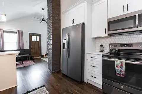 3 bed, 1302 sqft, $2,700 — Photo 4