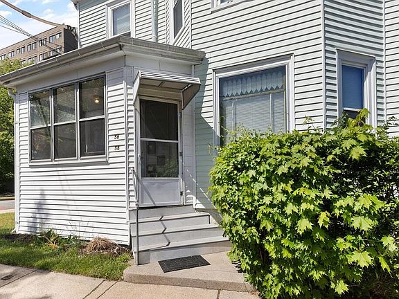4th image of 56 Waverly St #58