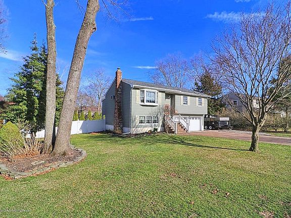5th image of 561 Rosewood Dr