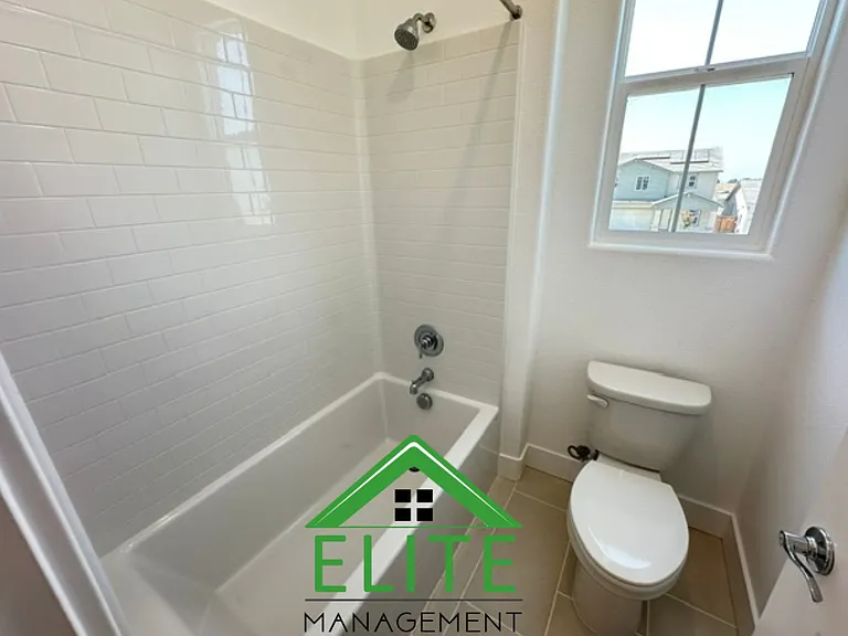 15828 Malibu Dr — Photo 6
