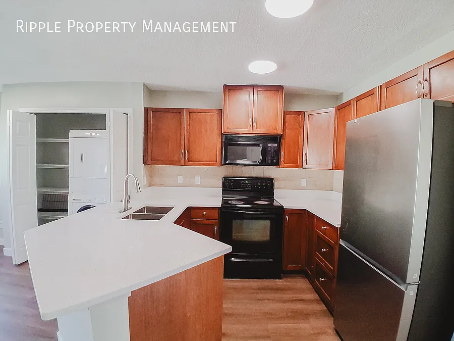 Amazing 3 Beds, 2.5 Baths Single-Family Home (Upper) | Dedicated Den & Tile Gas Fireplace — Photo 2