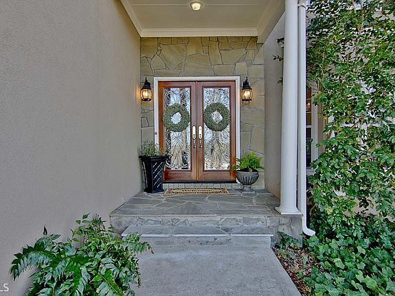 3rd image of 209 Palisades