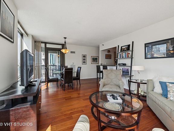 4th image of 400 N La Salle Dr APT 1808