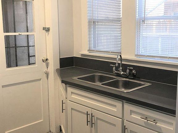 3rd image of 619 Elm Ave