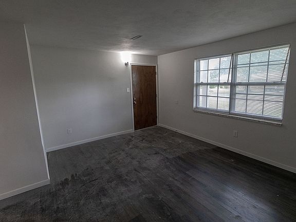 5th image of 711 Hulen Dr APT 2