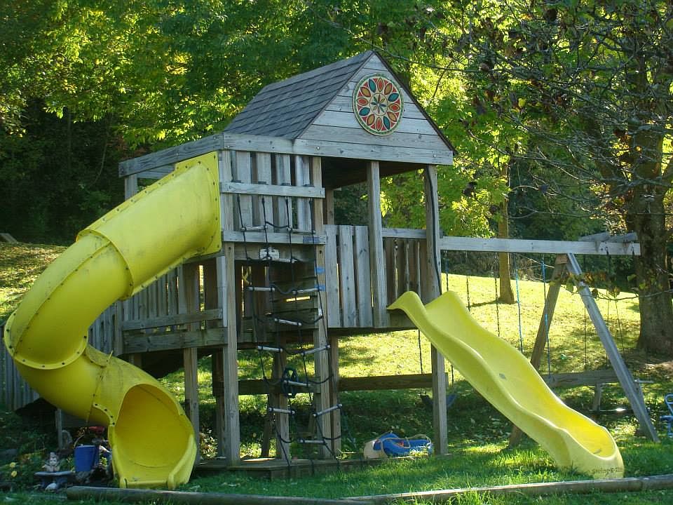 2nd image of 3301 W Hill Rd