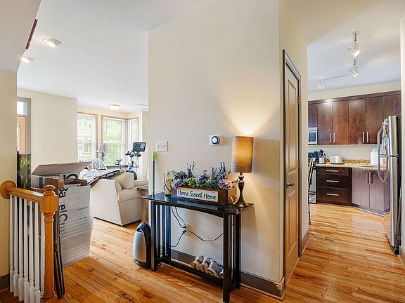 5th image of 2620-2626 W Grace St #2624