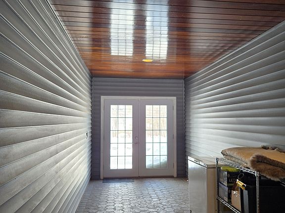 3rd image of 573 Wolcott Road