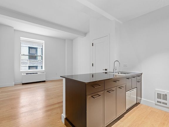 3rd image of 67 Wall St APT 6O