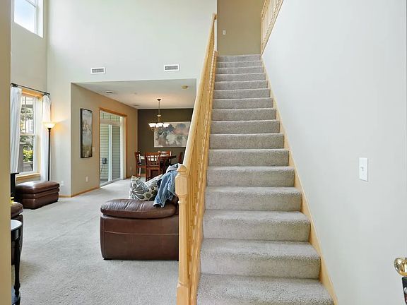 4th image of 9655 Linden Ln N