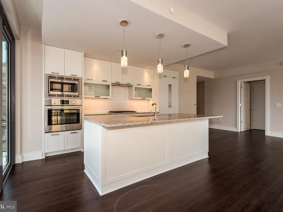 4th image of 4960 Fairmont Ave Unit 703