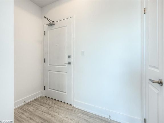 2nd image of 450 Dundas St #519