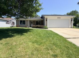 1090 Crestwood Ln, Bolingbrook, IL 60440