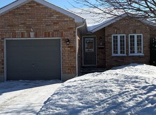 6 Bush St, Collingwood, ON L9Y 4S9