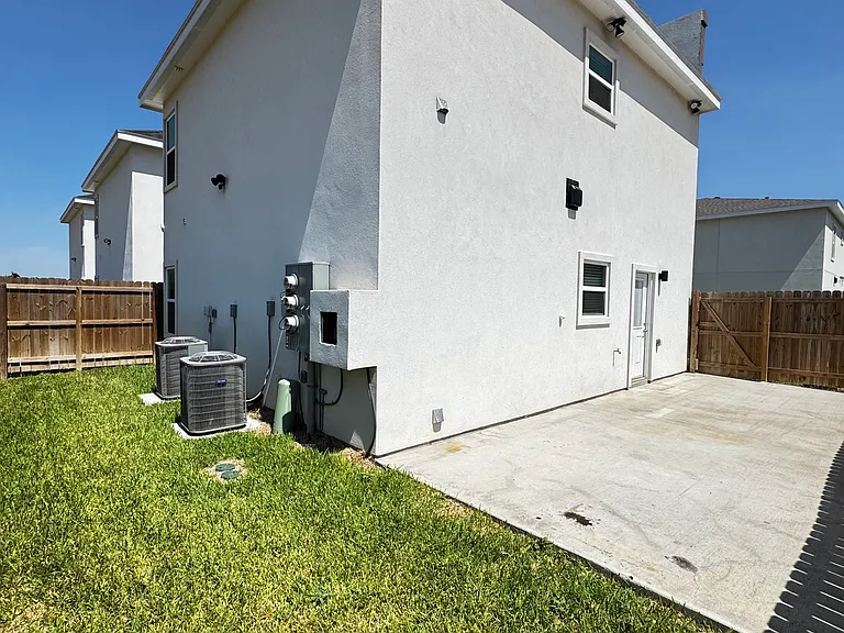 1808 Angelina Dr #3 — Photo 1
