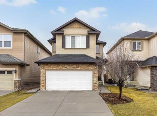 19 E Bridleridge Grn SW, Calgary, AB T2Y 0E4