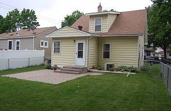 4th image of 2351 Cleveland St NE