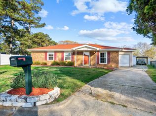 1413 Oakhill Ct, Raleigh, NC 27610