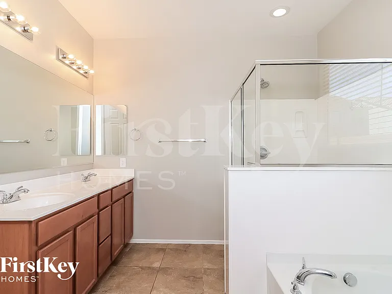 5027 W Saint Catherine Ave — Photo 14