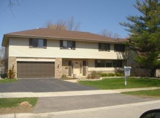 170 Crestview Dr, Deerfield, IL 60015