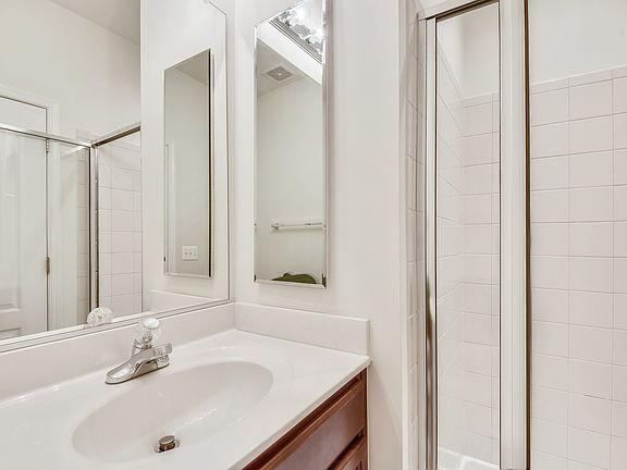 Lower level full bath