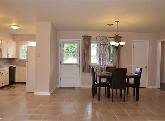 5th image of 7405 Maple Dr