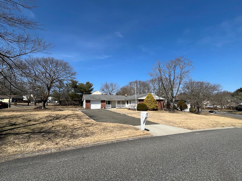 1st image of 102 Wedgewood Drive