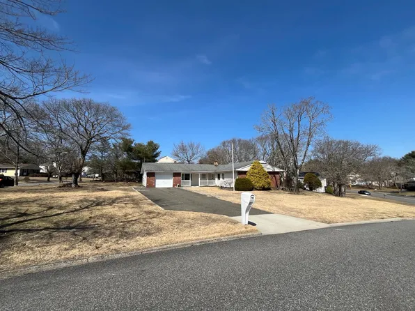 102 Wedgewood Drive, Coram, NY 11727