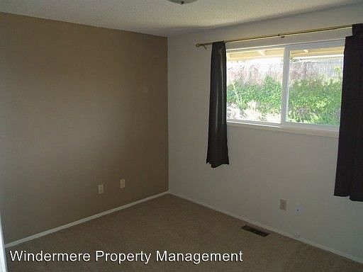 4th image of 1889 Fern Ave