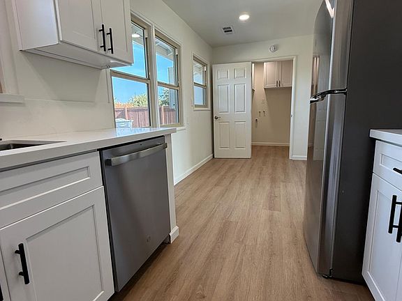 2nd image of 701 S Minaret Ave
