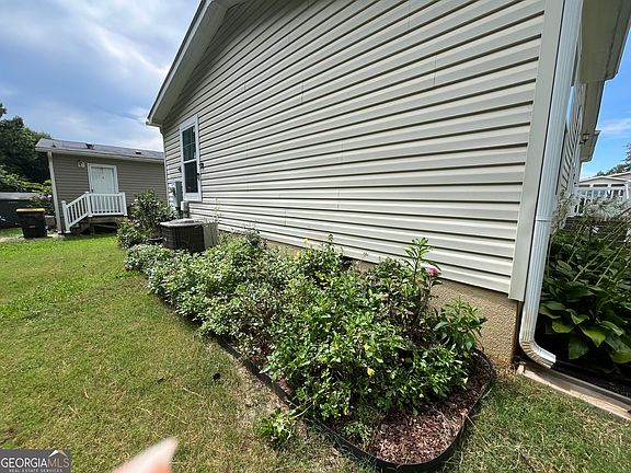 3rd image of 69 Beaver Run Rd