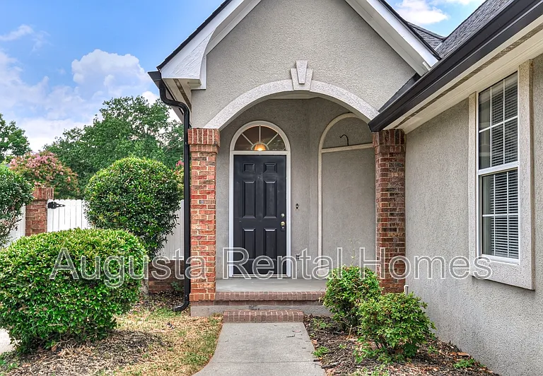 208 Stonington Dr — Photo 7