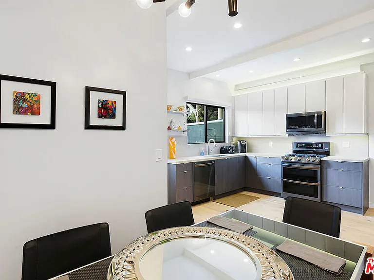 823 N Harper Ave — Photo 8