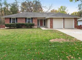 8209 W 98th St, Overland Park, KS 66212