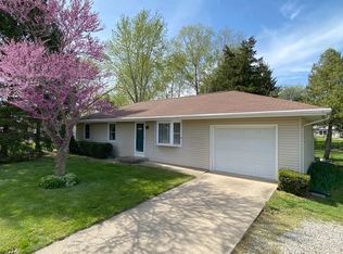 8 Westfield Rd, Ashmore, IL 61912