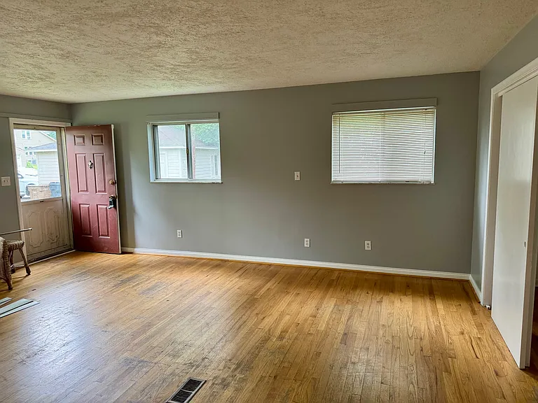 290 Voorheis St — Photo 21