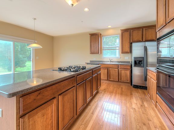 4th image of 1314 Essex Dr