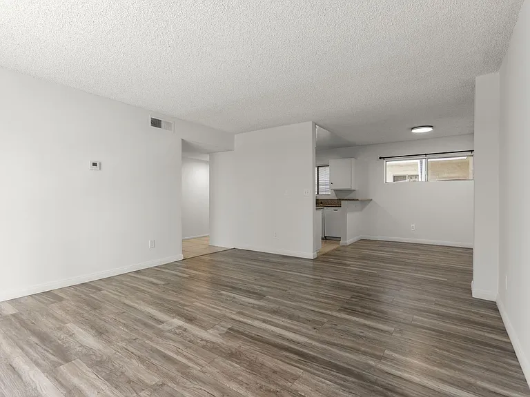 (El/Ti/Yo:B) 5139 White Oak Avenue — Photo 15