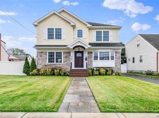 2147 Pine St, Wantagh, NY 11793