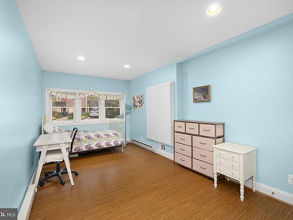 4th image of 3745 1/2 Kanawha St NW