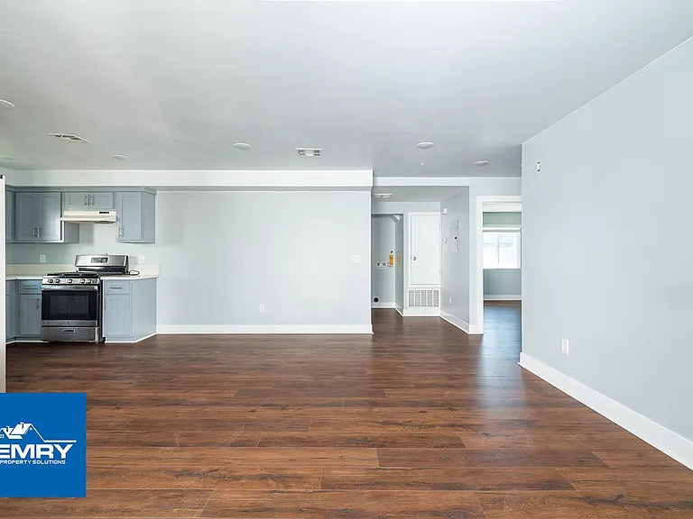 814 N Wilmington Blvd — Photo 1