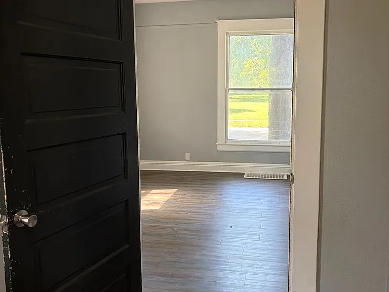724 W Elm St — Photo 47