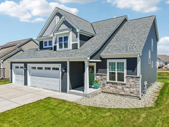 1390 Foxwood PASS, Oconomowoc, WI 53066