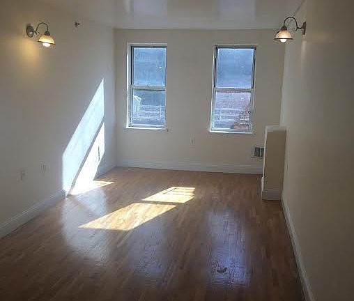 4th image of 765 Sterling Pl #2C