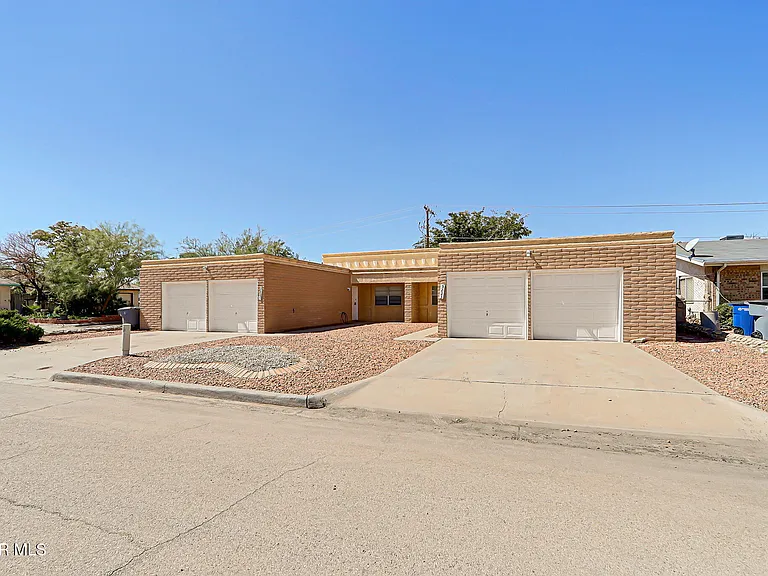 3223 Isla Morada Dr — Photo 2