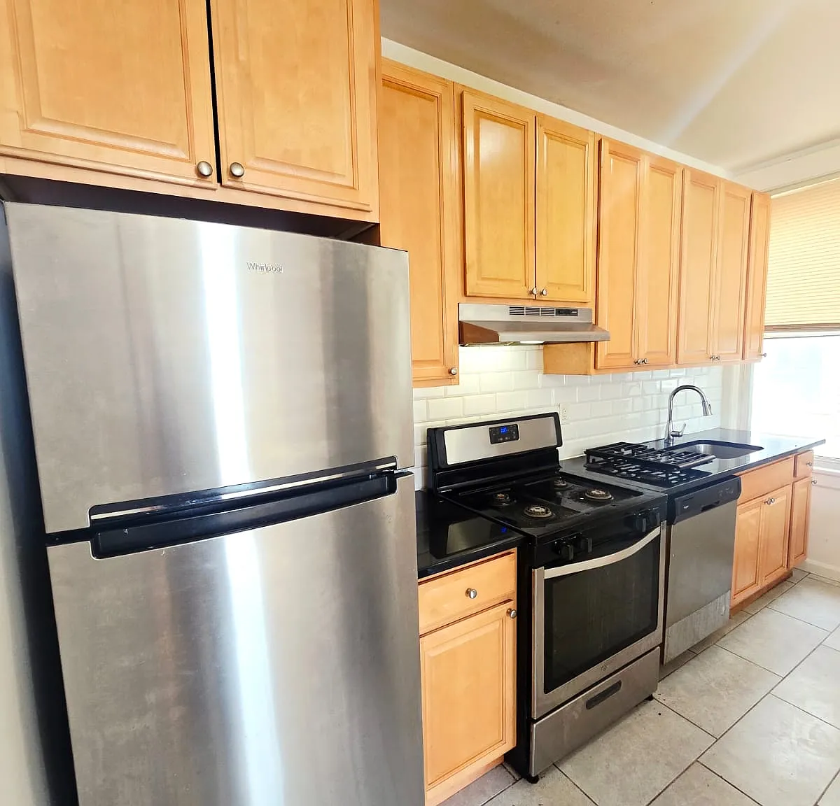 4 bed, $3,000 — Photo 3