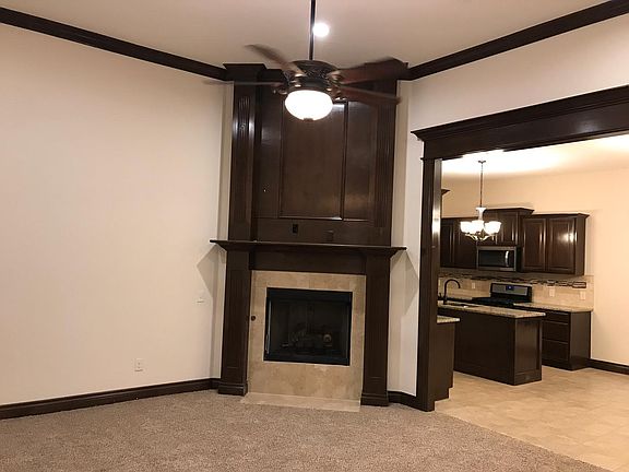 5th image of 1005 N Barn Hill Way