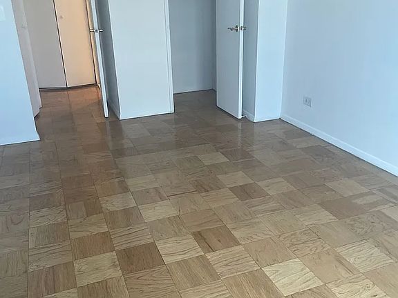 4th image of 200 E 72nd St APT 24-L